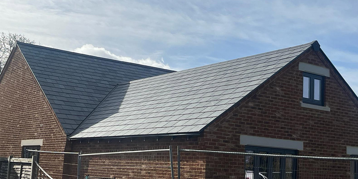 0068_Brazilian Slate Installed On The Nulok System On New Roof In England. This Is A Close Up Of The Side View